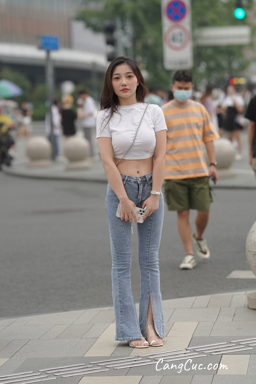 [精选街拍作品] No.3212 蓝色紧牛翘臀美胸美背